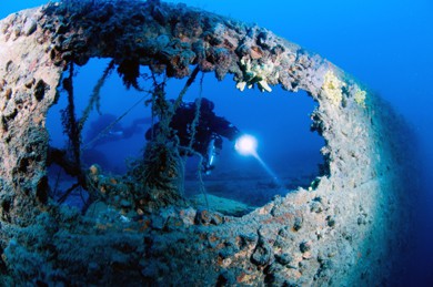 al largo della baia di Paraggi .....